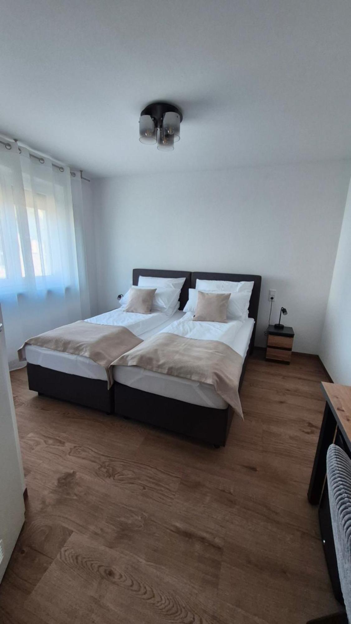 Apartments Seibel Doppel-Zweibettzimmer Mit Bad Ройтлінген Екстер'єр фото