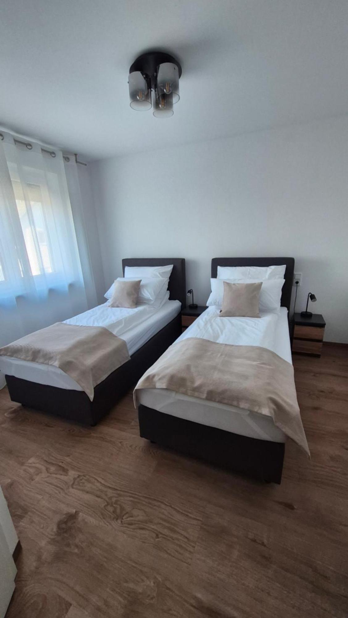 Apartments Seibel Doppel-Zweibettzimmer Mit Bad Ройтлінген Екстер'єр фото