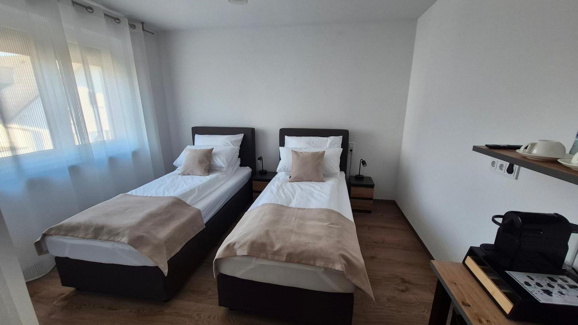 Apartments Seibel Doppel-Zweibettzimmer Mit Bad Ройтлінген Екстер'єр фото
