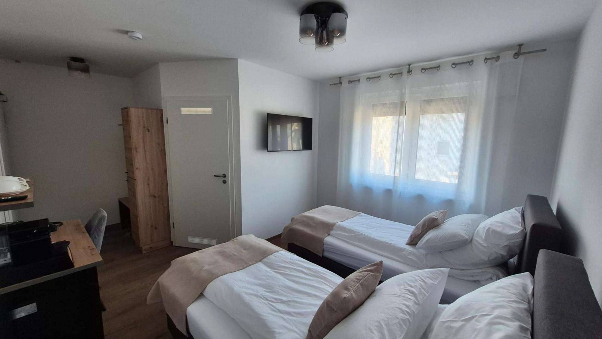 Apartments Seibel Doppel-Zweibettzimmer Mit Bad Ройтлінген Екстер'єр фото